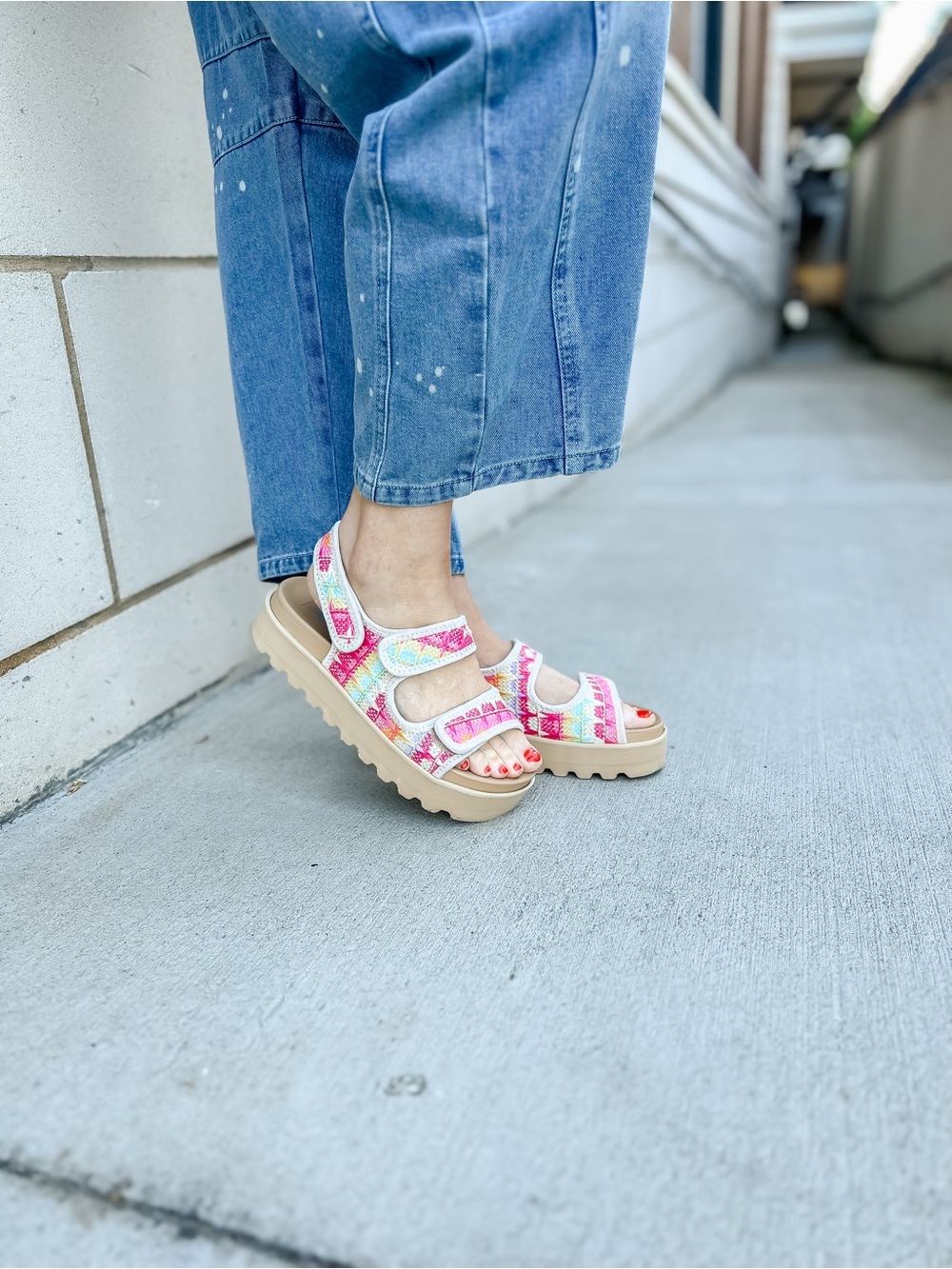 NWT Rocket Dog Multi-color sandal